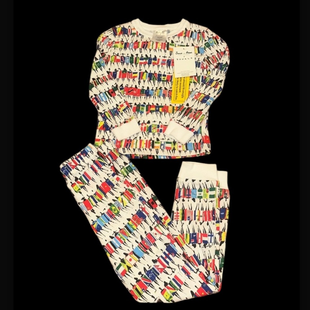 Sant  and Abel  /Team Snug B / Multi Flags pjs
Size 12/14 top - 10/12y bottom